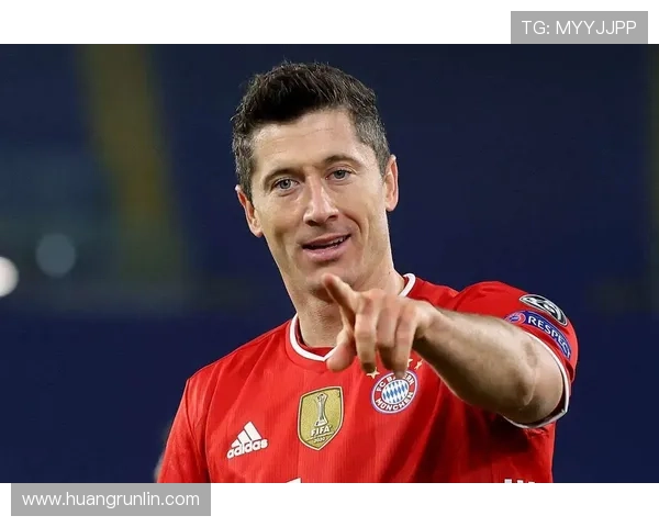 莱万多夫斯基无球跑动与空间利用解析:现代前锋能力评估 莱万多夫斯基无球跑动与空间利用解析:现代前锋能力评估