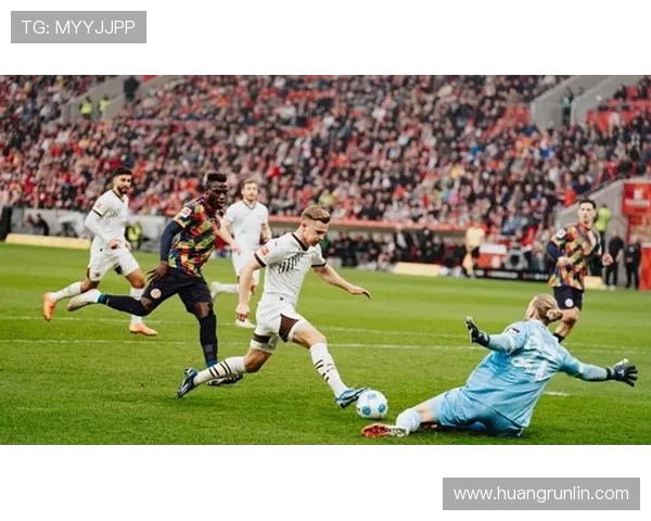 多特蒙德近期表现波动,稳定性面临考验,一场失利暴露体系问题,对赛季走势形成制约 多特蒙德近期表现波动,稳定性面临考验,一场失利暴露体系问题,对赛季走势形成制约