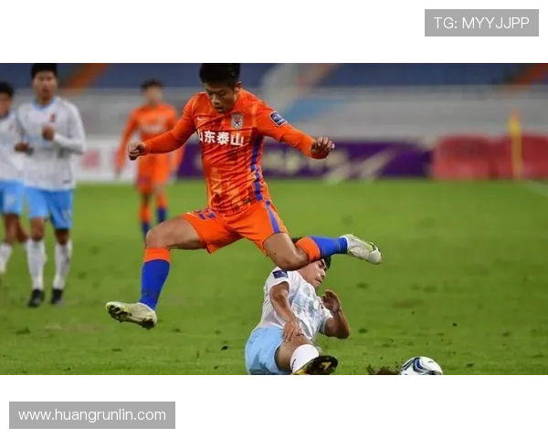 山东泰山中场控场能力不足,节奏失控问题逐步显现 山东泰山中场控场能力不足,节奏失控问题逐步显现